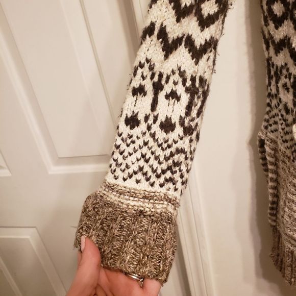 American Eagle sweater - Picture 2 of 6